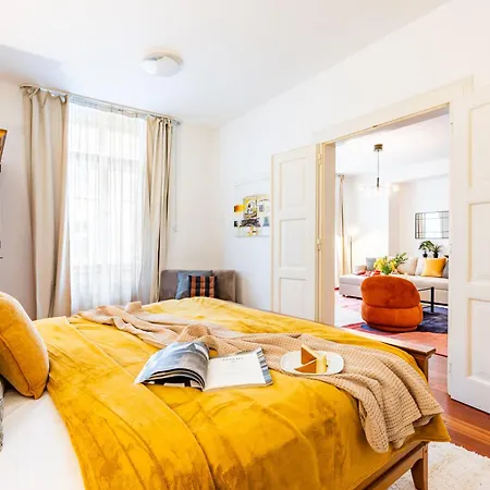 Days - Three Bedroom With Ac, Desk And 100mbs Wifi In New Town Apartment Prague
