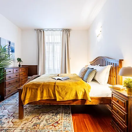 Apartment Days - Three Bedroom With Ac, Desk And 100mbs Wifi In New Town *