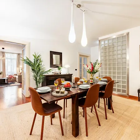 Days - Three Bedroom With Ac, Desk And 100mbs Wifi In New Town *